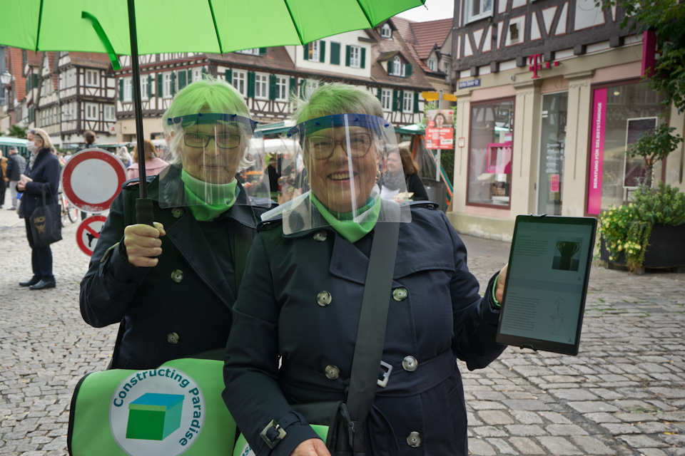 two paradise specialists standing on the marketplace of Schorndorf