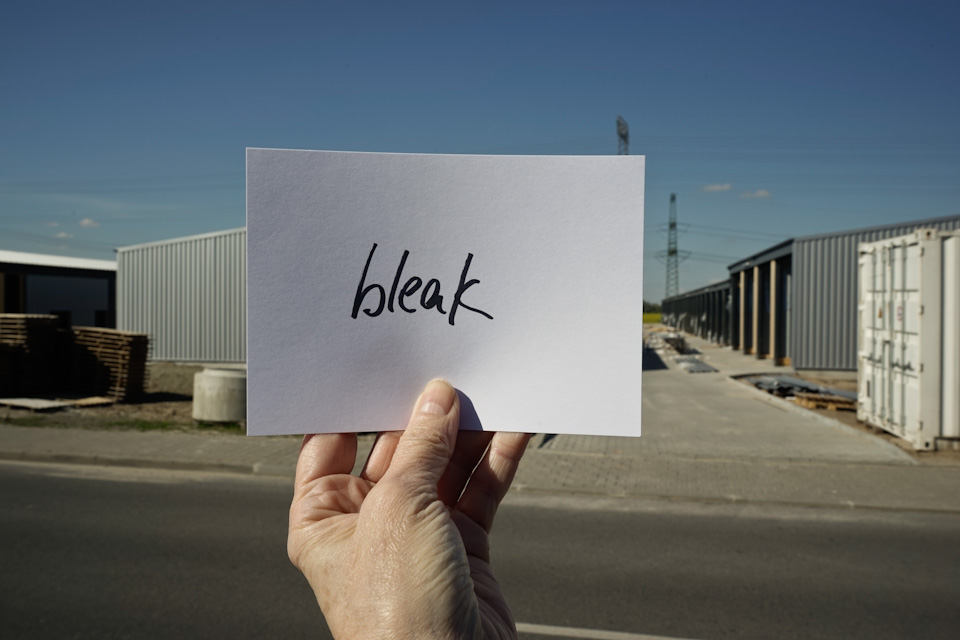 evaluation card "bleak" in front of garages